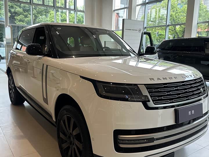 Land Rover Range Rover 2026 2026款 3.0 L6 400PS SE长轴版