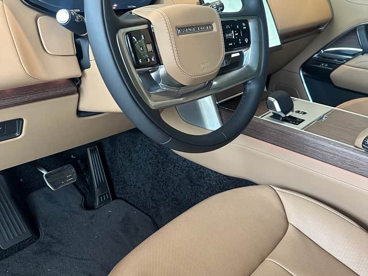 Land Rover Range Rover 2026 2026款 3.0 L6 400PS SE长轴版