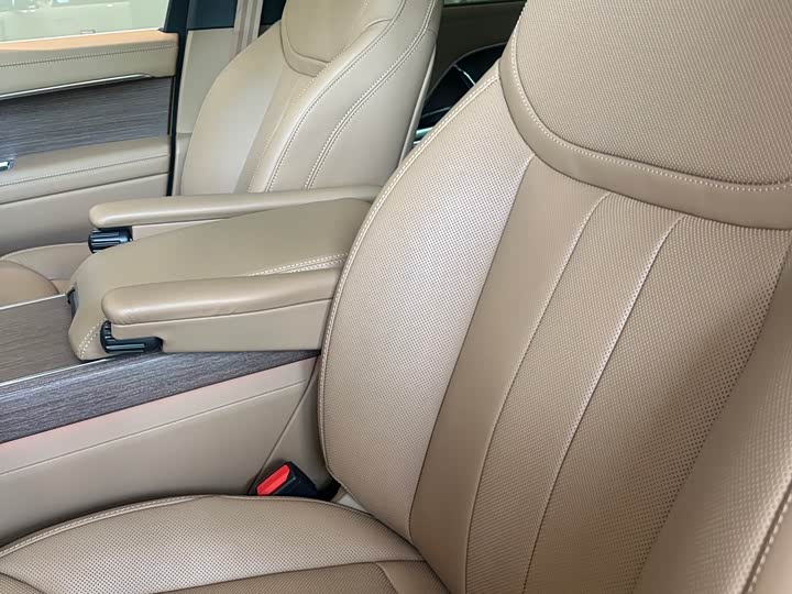 Land Rover Range Rover 2026 2026款 3.0 L6 400PS SE长轴版