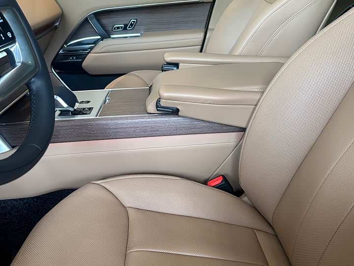 Land Rover Range Rover 2026 2026款 3.0 L6 400PS SE长轴版