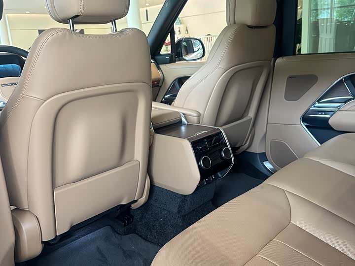 Land Rover Range Rover 2026 2026款 3.0 L6 400PS SE长轴版