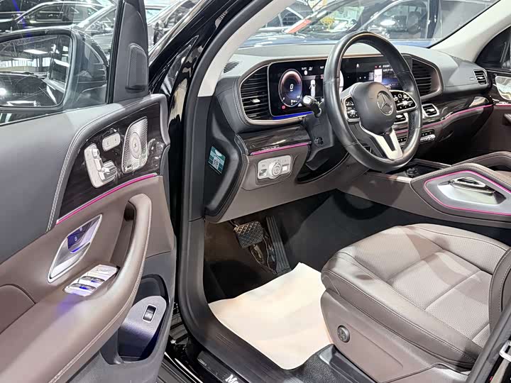 Photo 2 - Mercedes-Benz GLS-Class