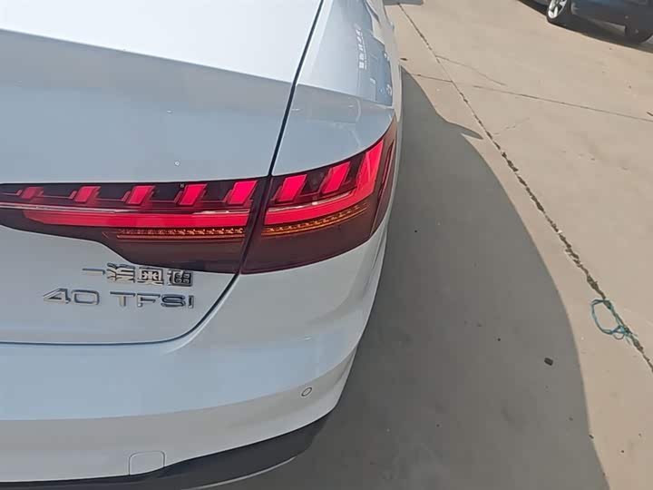 Фото 8 - Audi A4L