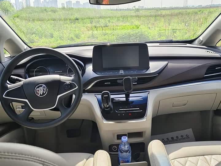 Zdjęcie 8 - Buick GL8 ES