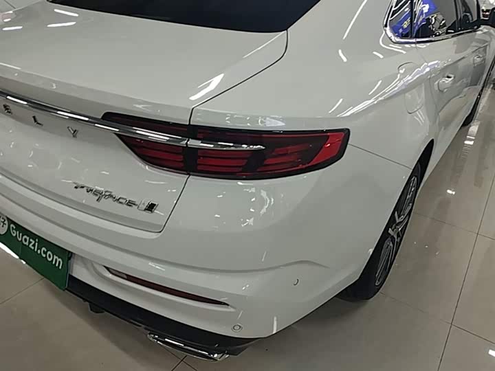 Фото 8 - Geely Preface