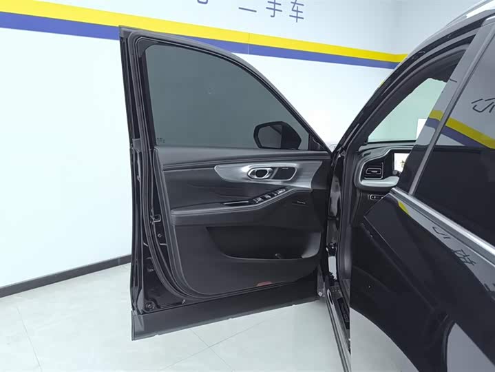 GAC Trumpchi GS8 2024 2024款 领航系列 2.0TGDI 两驱豪华智联版 7座