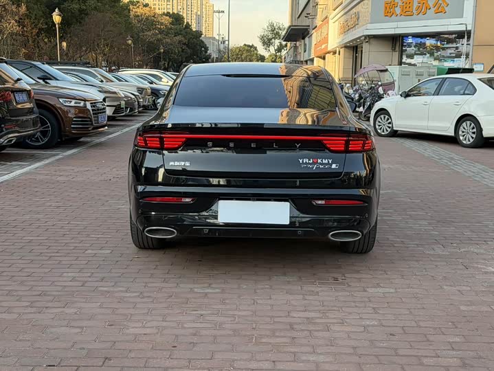 Фото 9 - Geely Preface