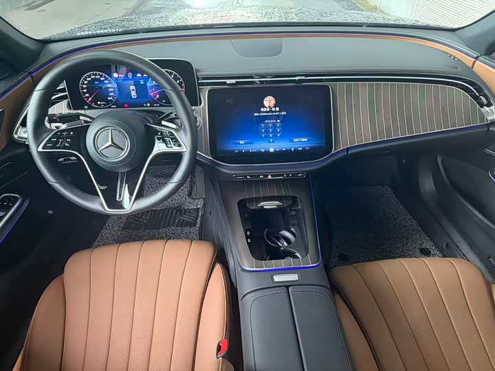 Фото 4 - Mercedes-Benz E-Class