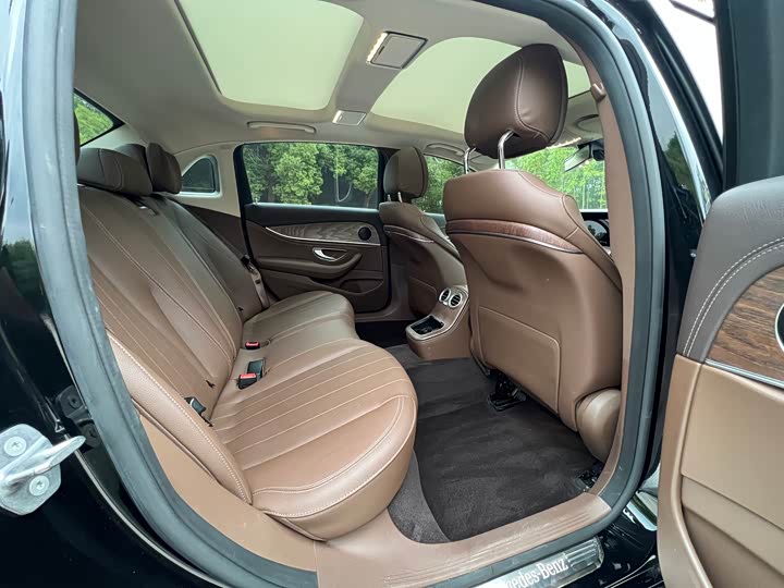 Zdjęcie 7 - Mercedes-Benz E-Class