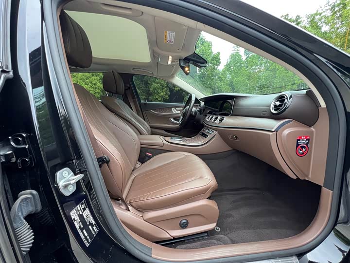 Zdjęcie 8 - Mercedes-Benz E-Class