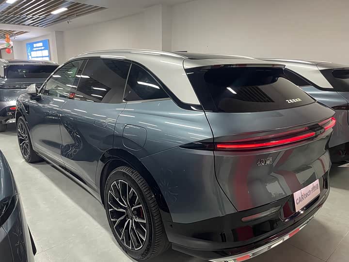 Zeekr 7X 2025 2025款 75kWh 后驱智驾版