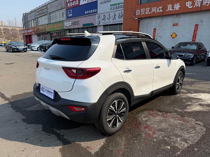 Kia KX1 2021 2021款 1.4L CVT趣享天窗款