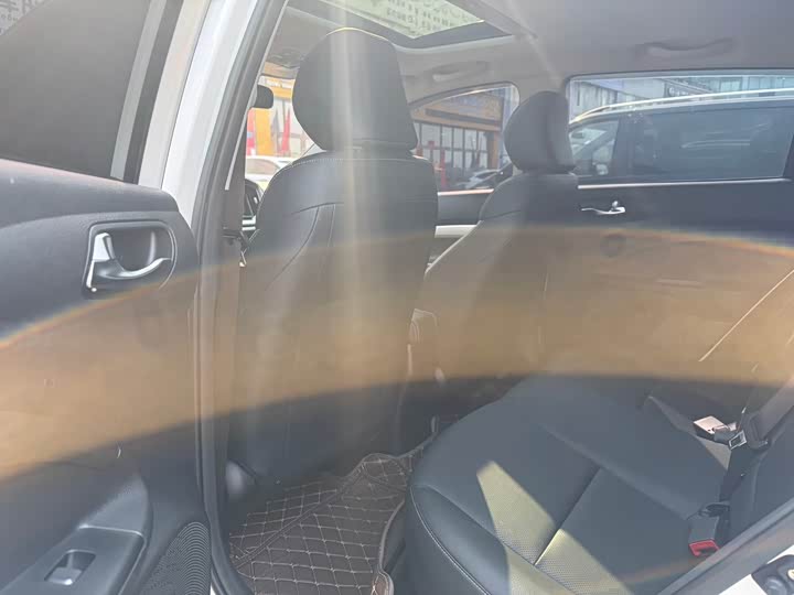 Kia KX1 2021 2021款 1.4L CVT趣享天窗款