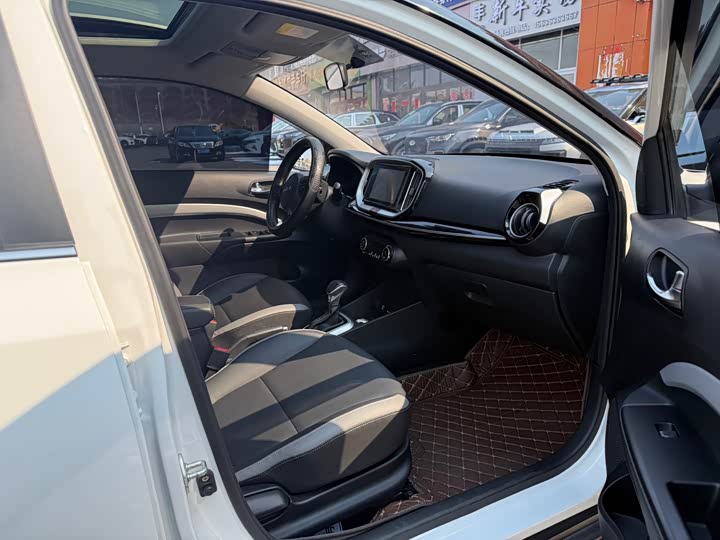 Kia KX1 2021 2021款 1.4L CVT趣享天窗款