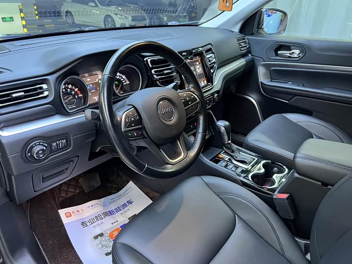 Jeep Grand Commander 2022 2022款 2.0T 两驱豪华版