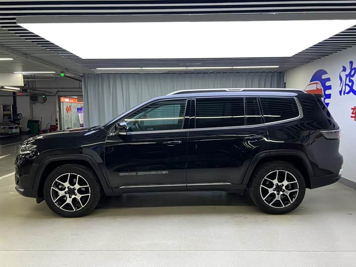 Jeep Grand Commander 2022 2022款 2.0T 两驱豪华版