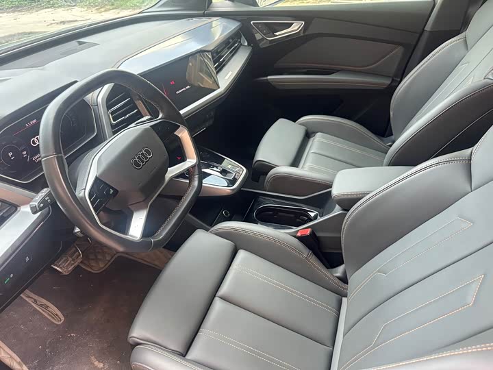 Photo 4 - Audi Q4 e-tron