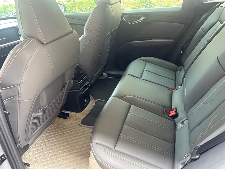 Photo 5 - Audi Q4 e-tron