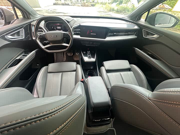 Photo 6 - Audi Q4 e-tron