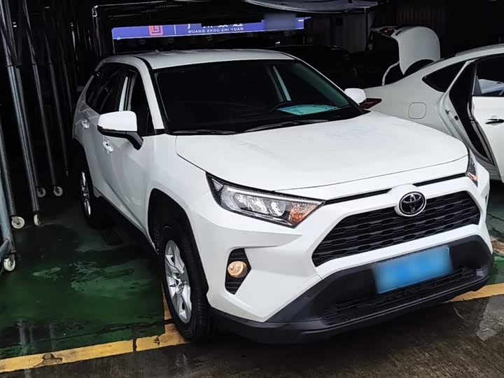Photo 4 - Toyota RAV4
