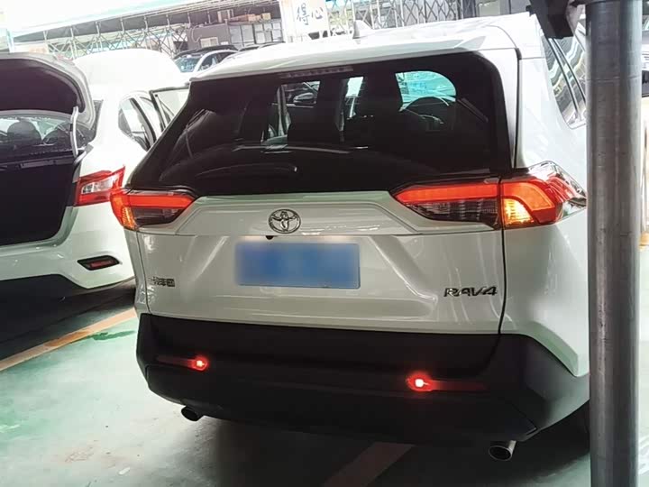 Photo 6 - Toyota RAV4