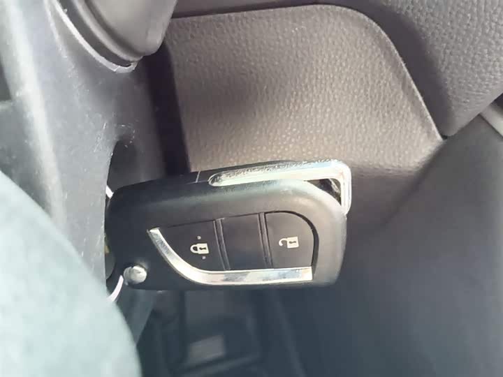 Photo 9 - Toyota RAV4