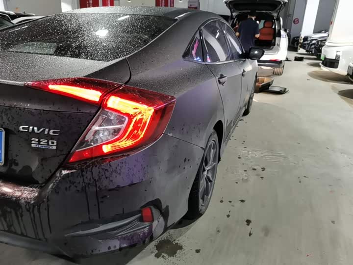Фото 8 - Honda Civic