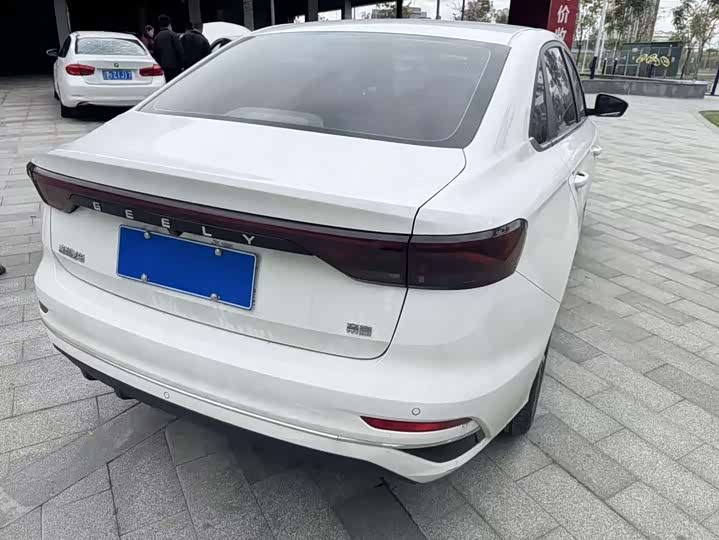 Фото 7 - Geely Emgrand