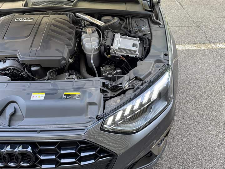 Фото 8 - Audi A4L
