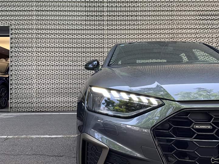Фото 9 - Audi A4L