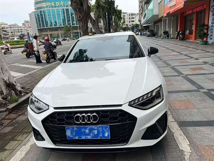 Фото 2 - Audi A4L