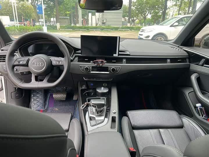 Фото 6 - Audi A4L