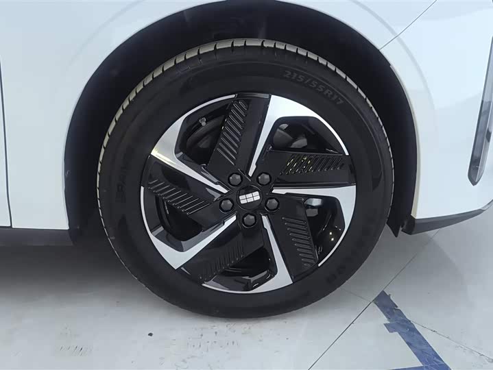 Geely Galaxy L6 2025 2025款 EM-i 140km 星舰版