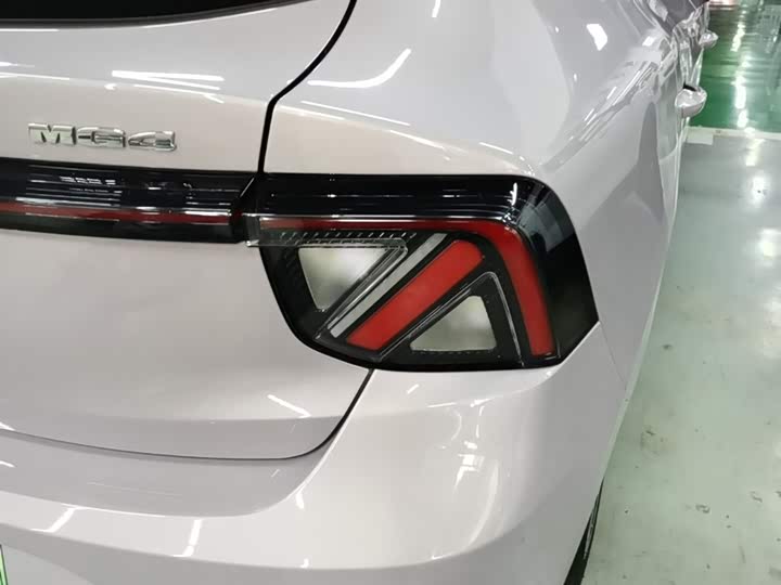 Фото 8 - MG Motor 4 EV