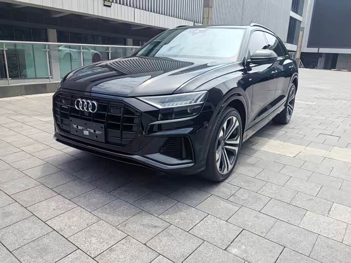 Zdjęcie 1 - Audi Q8