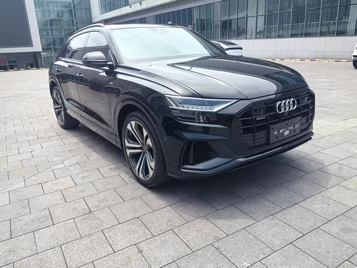 Zdjęcie 3 - Audi Q8