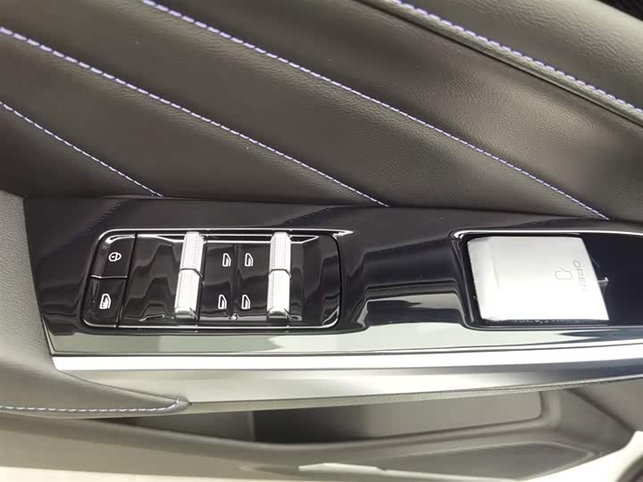 Geely Preface L 2024 2024款 油混 1.5TD 星河版