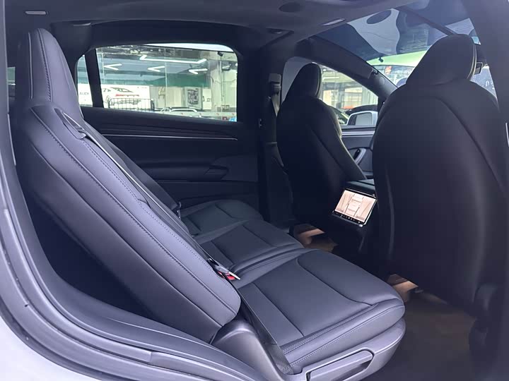Фото 9 - Tesla Model X