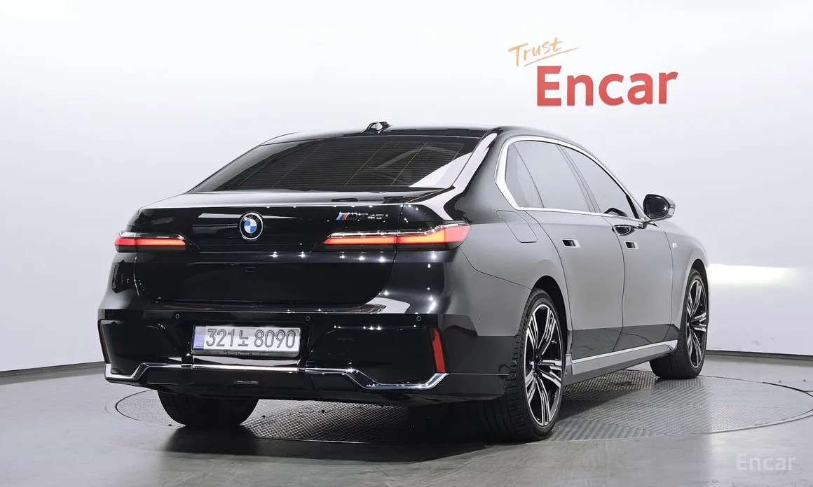 Фото 2 - BMW 7 Series