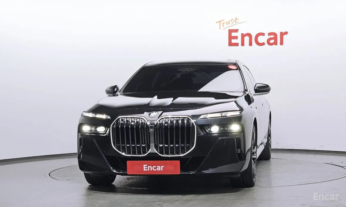 Фото 3 - BMW 7 Series