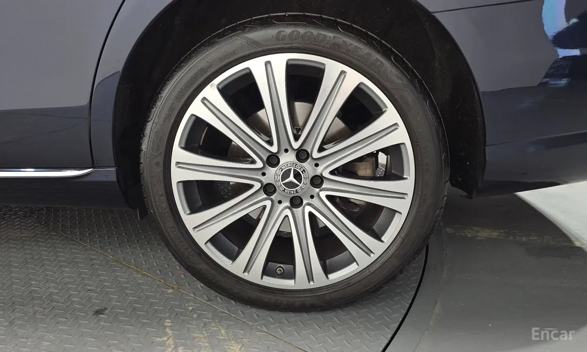 Фото 21 - Mercedes-Benz E-Class