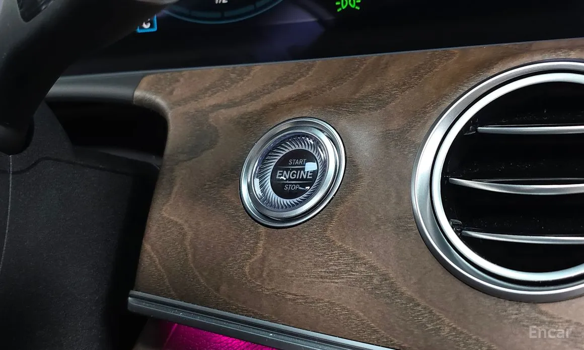 Фото 28 - Mercedes-Benz E-Class