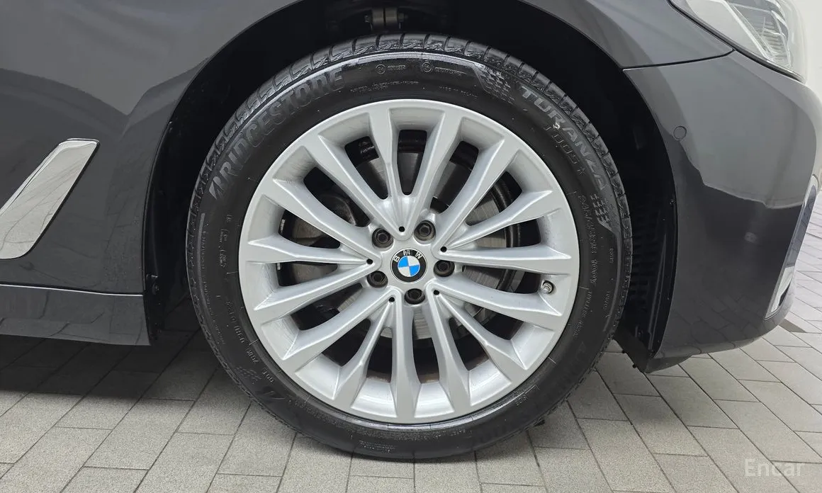 BMW 5 Series 2017 523d Luxury