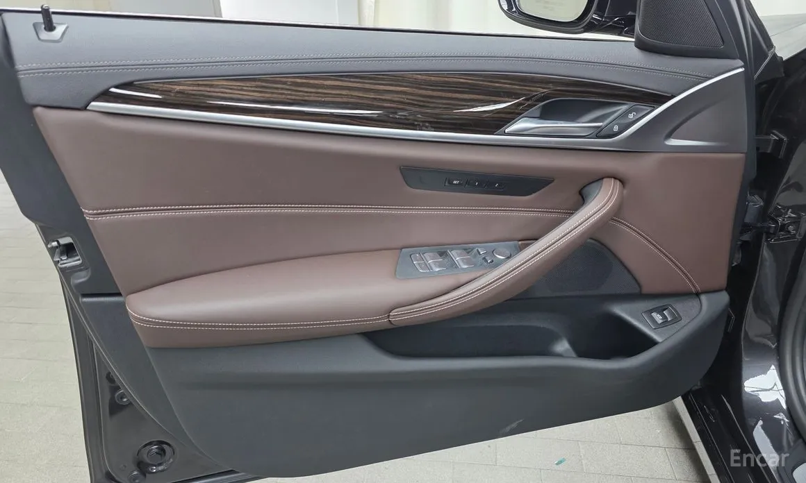 BMW 5 Series 2017 523d Luxury
