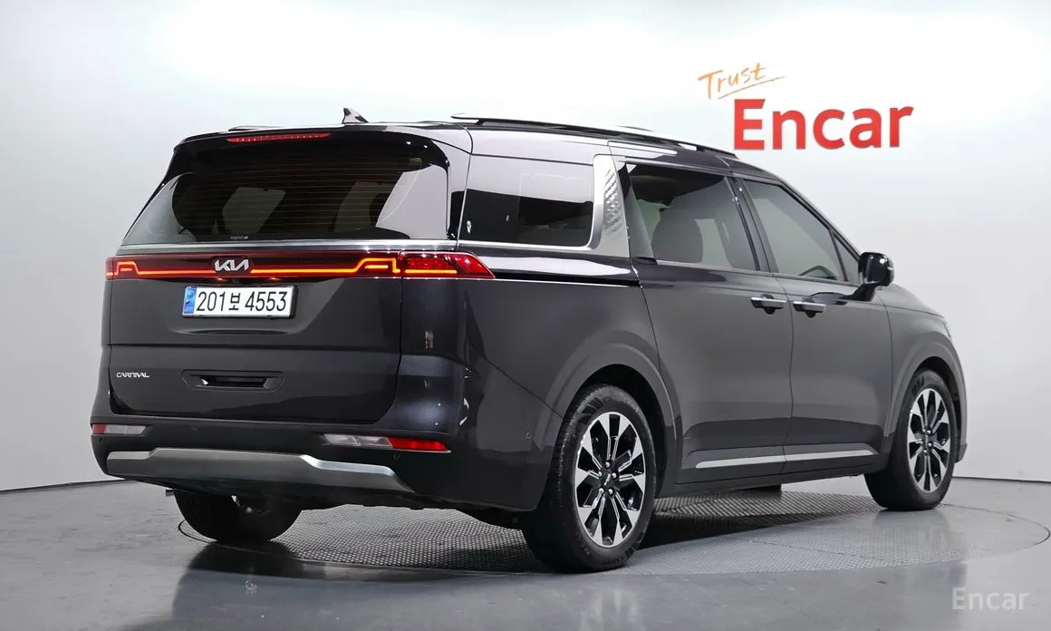 Фото 2 - Kia Carnival