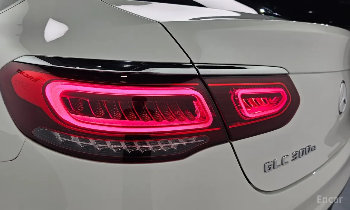 Mercedes-Benz GLC-Class 2016 GLC300e 4MATIC Coupe