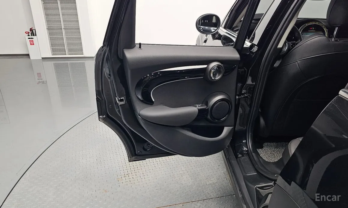 Фото 25 - Mini Cooper