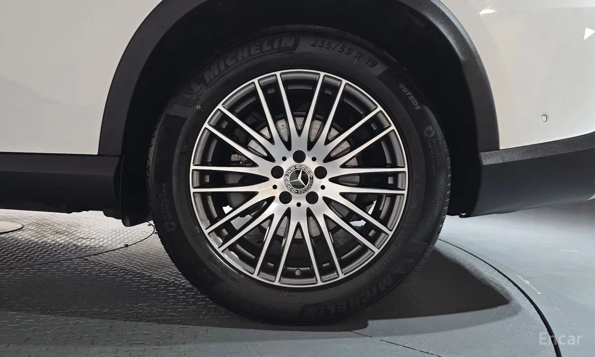 Mercedes-Benz GLC-Class 2023 GLC300 4MATIC Avnatgarde Coupe