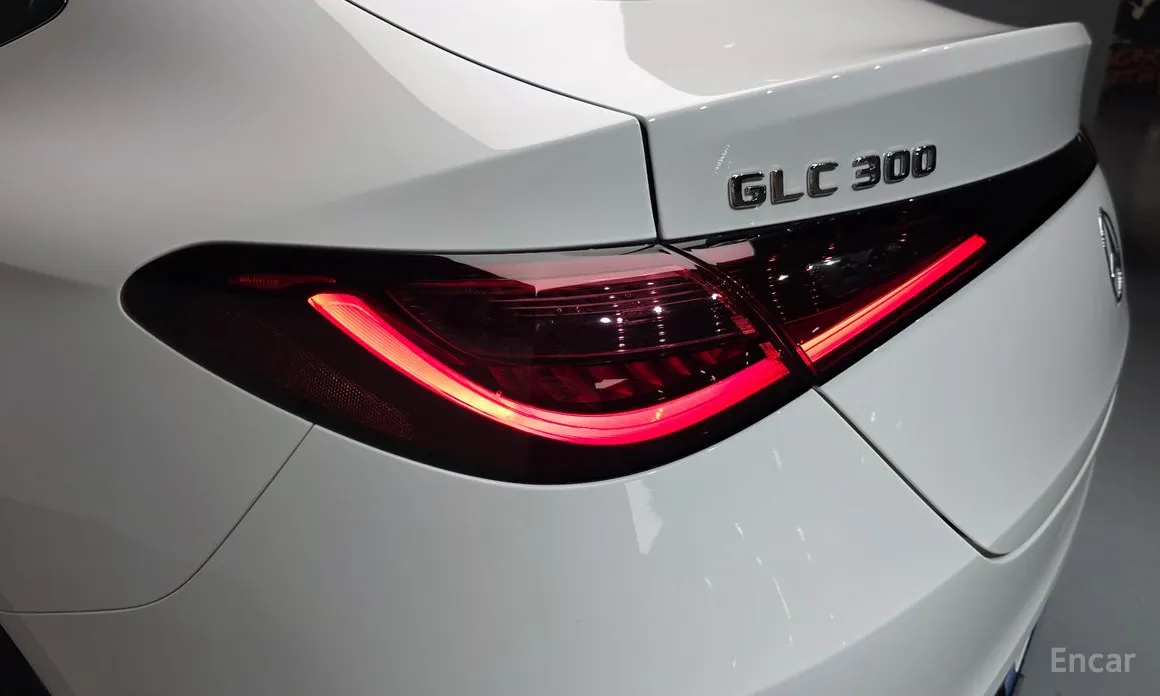 Mercedes-Benz GLC-Class 2023 GLC300 4MATIC Avnatgarde Coupe