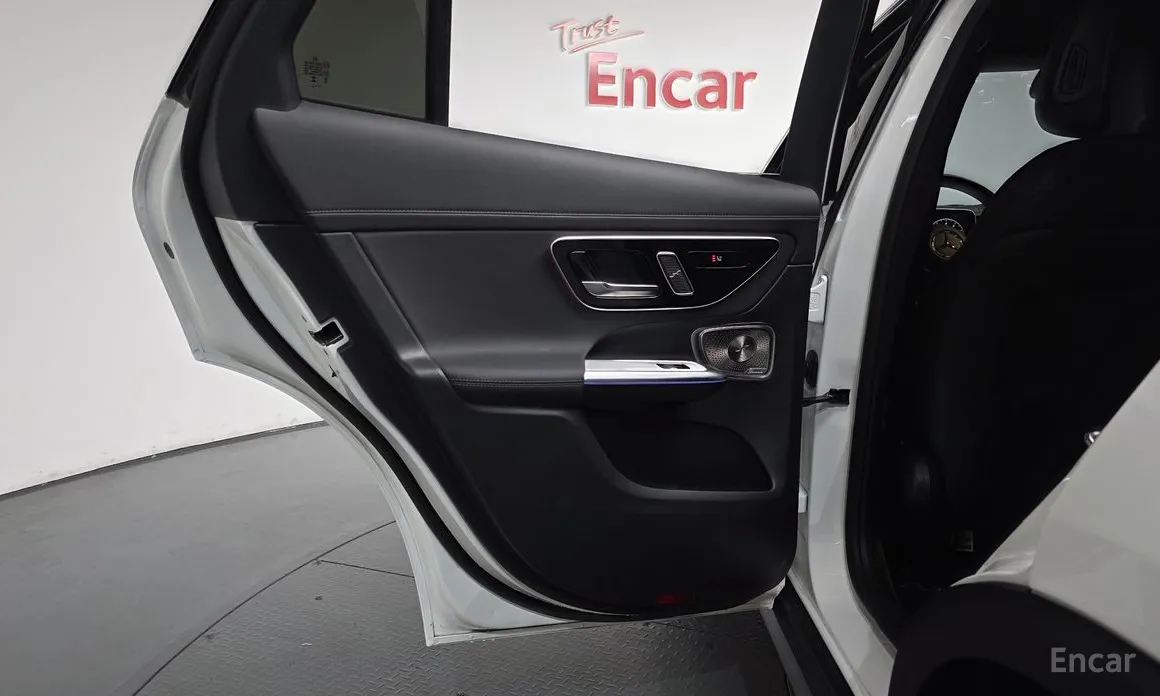 Mercedes-Benz GLC-Class 2023 GLC300 4MATIC Avnatgarde Coupe
